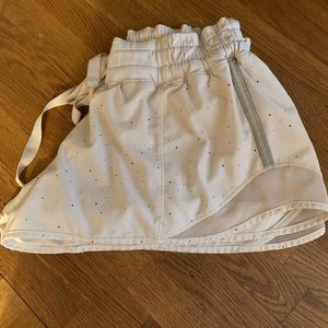 Lululemon hottie hot 2.5” micro polka dot short